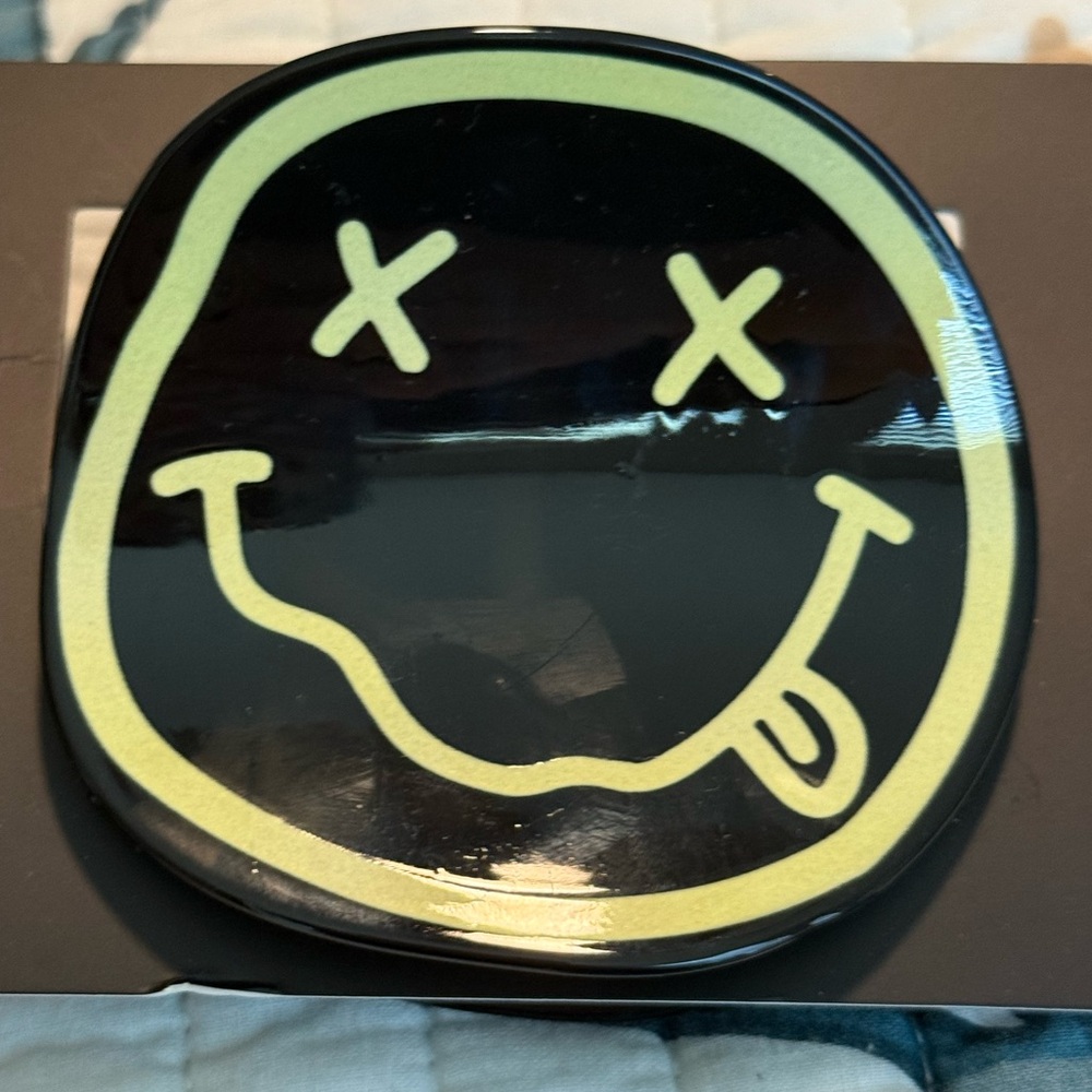 NWT- NIRVANA Black and Yellow Smiley Clawclip - Picture 3 of 4